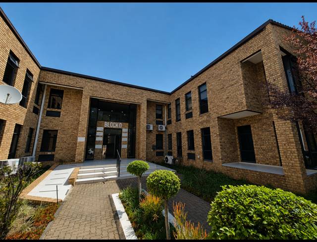 182M² OFFICE TO LET IN KRAMERVILLE